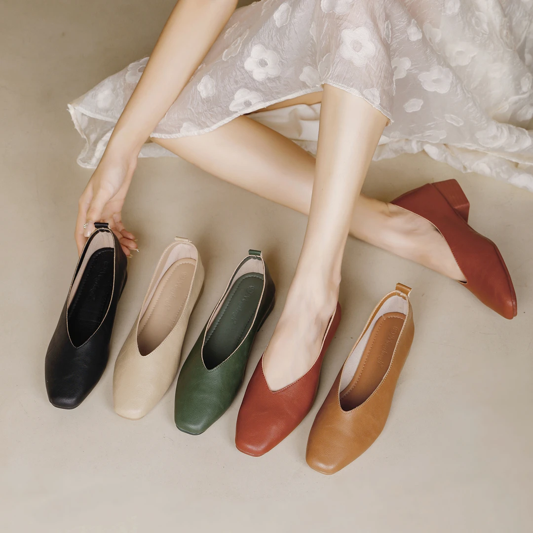 2025年新款时尚软底软皮一脚蹬舒适透气的奶奶单鞋女鞋百搭单鞋女
