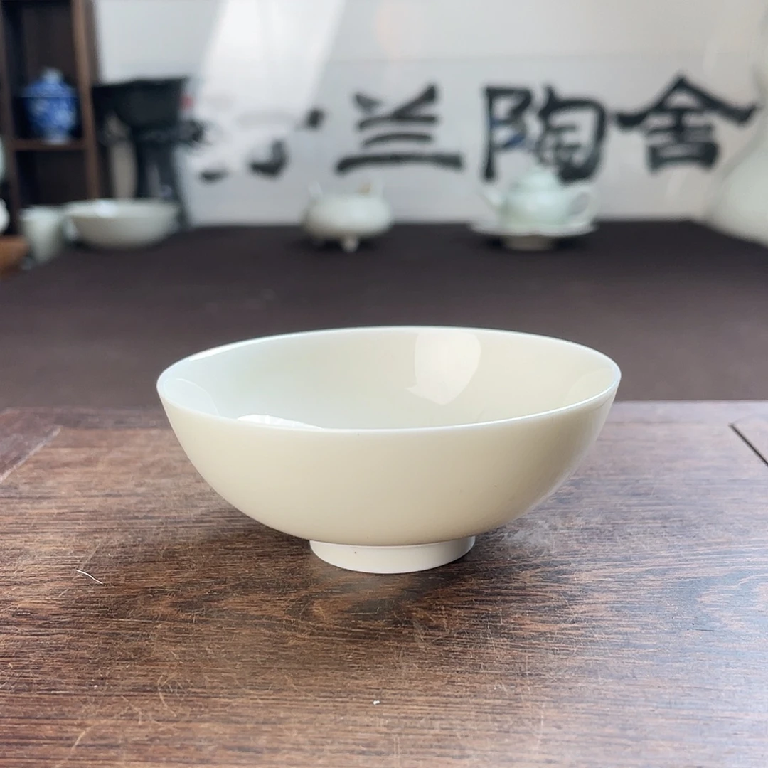 定窑白釉刻花茶碗