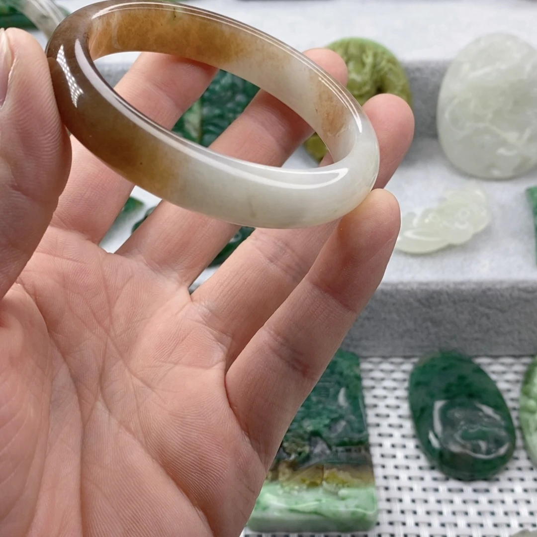 独山玉未镶嵌颈饰