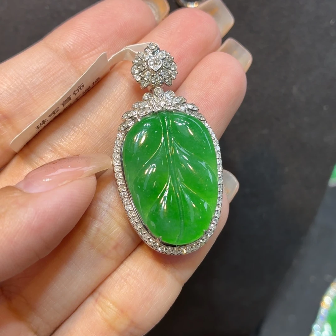 翡翠18K金镶嵌颈饰天然缅甸翡翠