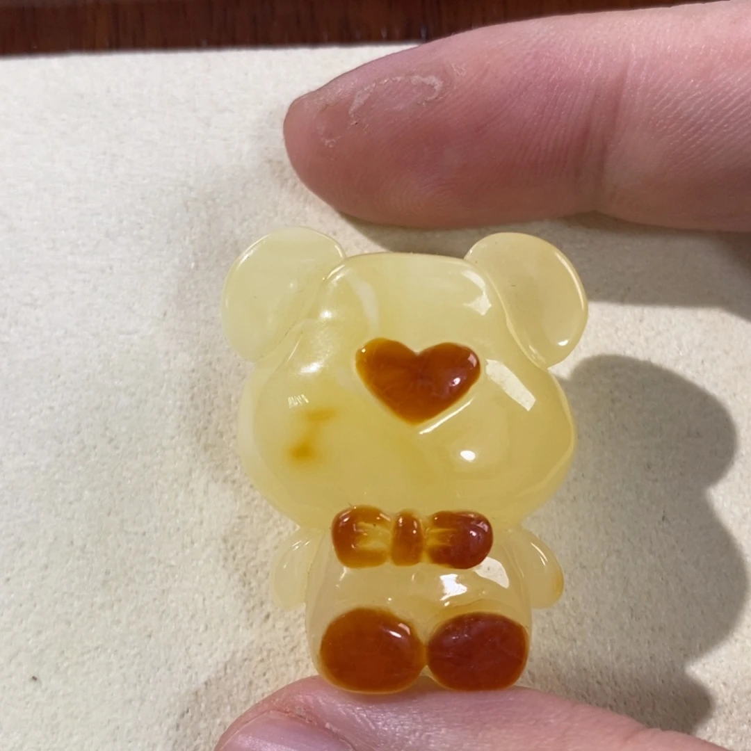 蜜蜡未镶嵌裸石小熊