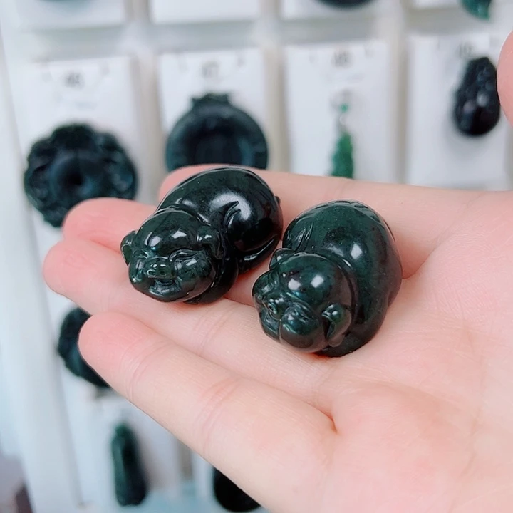 蛇纹石玉颈饰未镶嵌