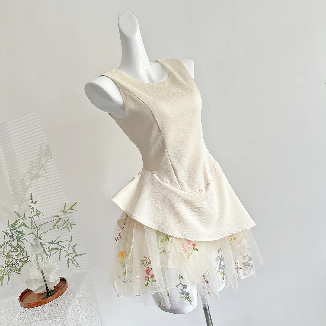 QDQD 白色气质芭蕾风蓬蓬裙收腰修身显瘦不规则下摆无袖背心裙子