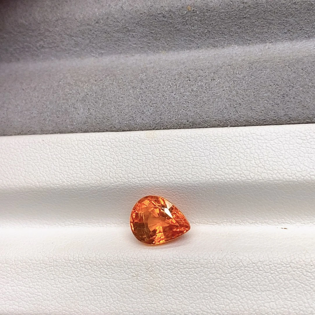 石榴石（芬达石）未镶嵌裸石3.6克拉天然芬达石
