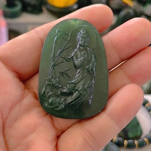 蛇纹石玉颈饰未镶嵌七*鹿