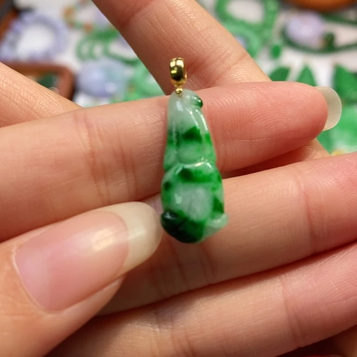 颈饰未镶嵌翡翠吊坠