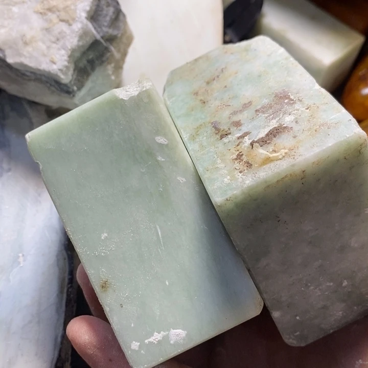 透闪石质玉未镶嵌珠宝半成品敬****己