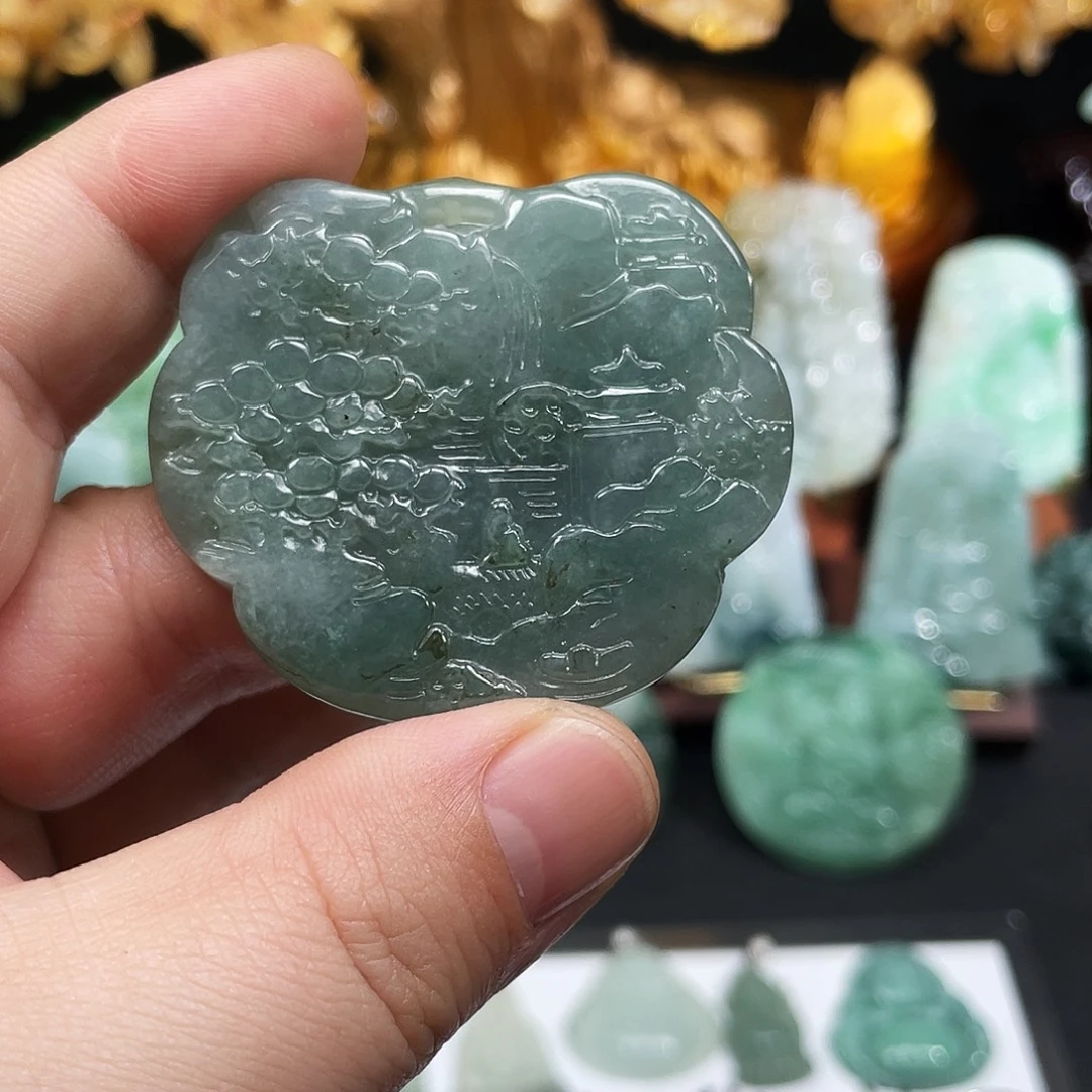 翡翠未镶嵌颈饰山水