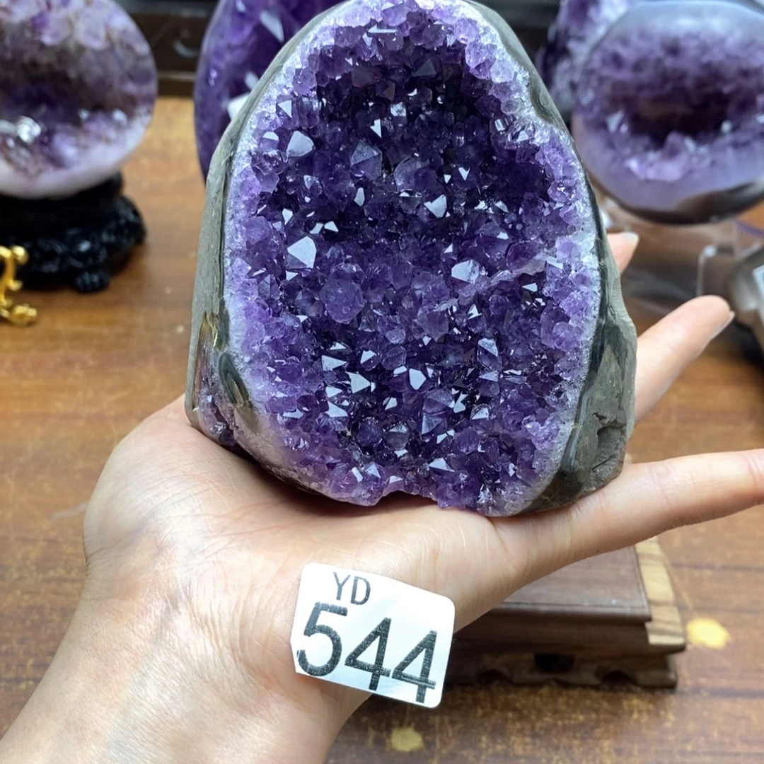 未镶嵌水晶大型摆件（非配饰）