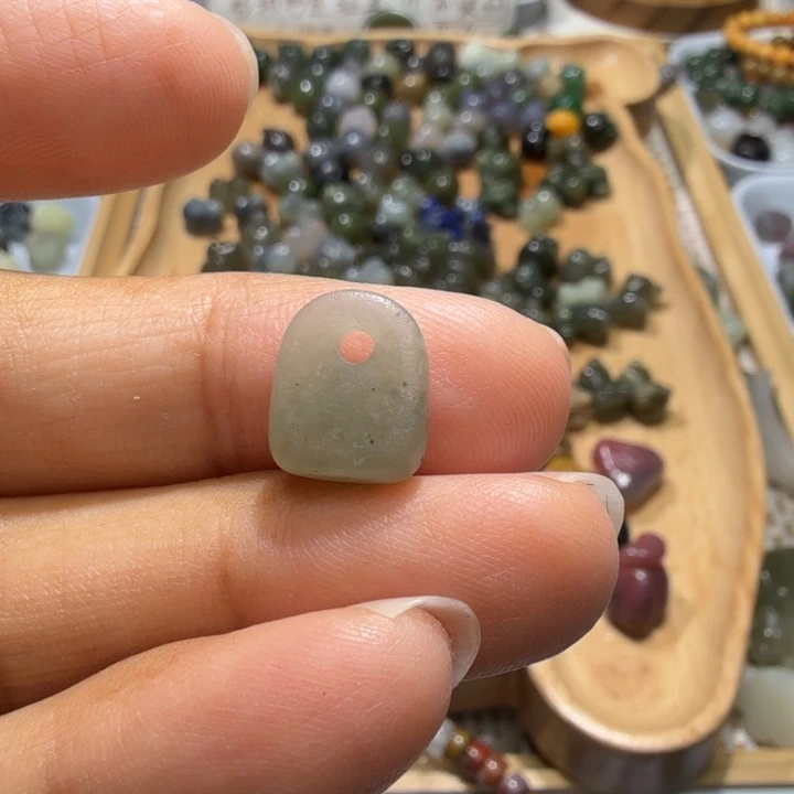 和田玉未镶嵌珠宝半成品