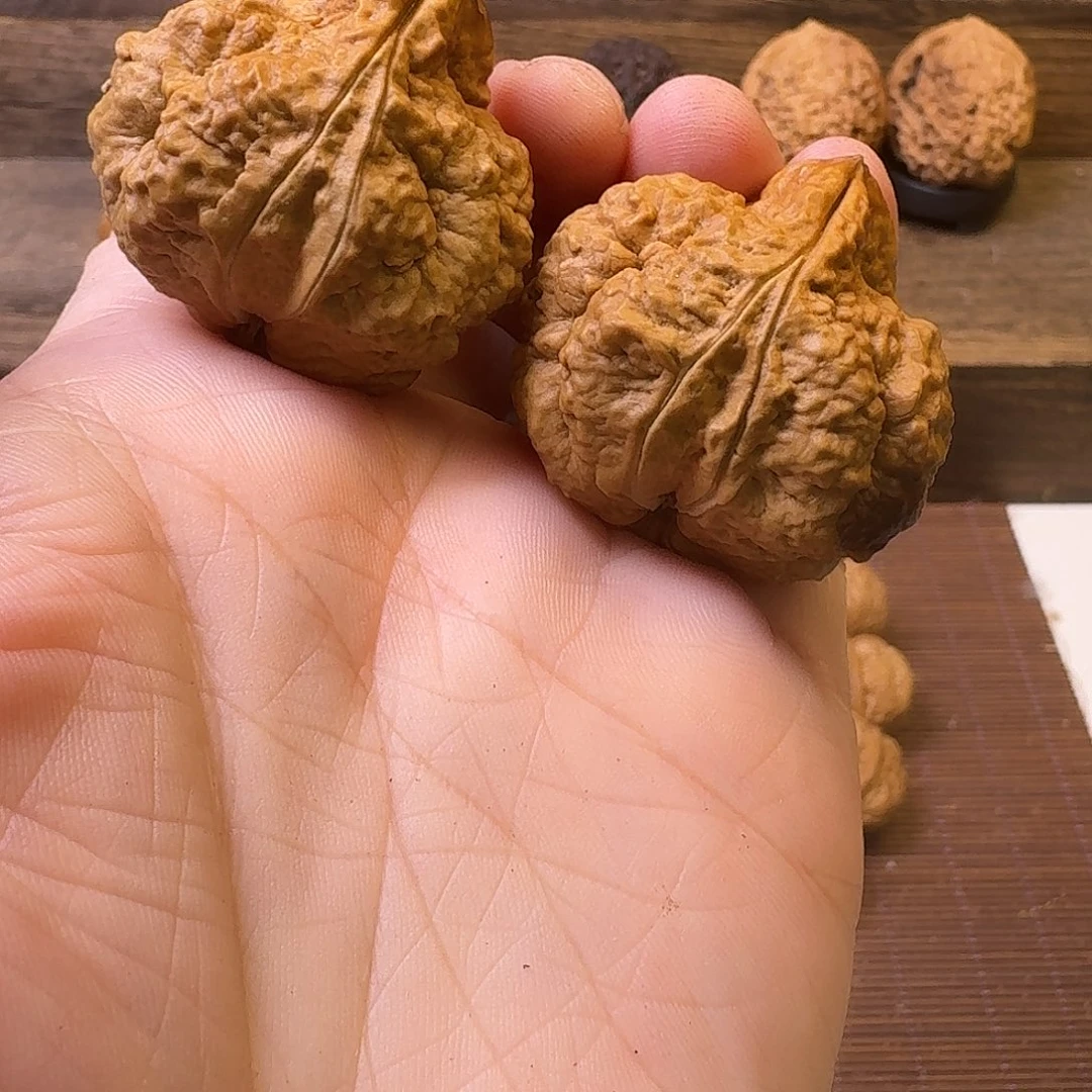 文玩核桃吊坠26金蟾塔三异形35尺寸