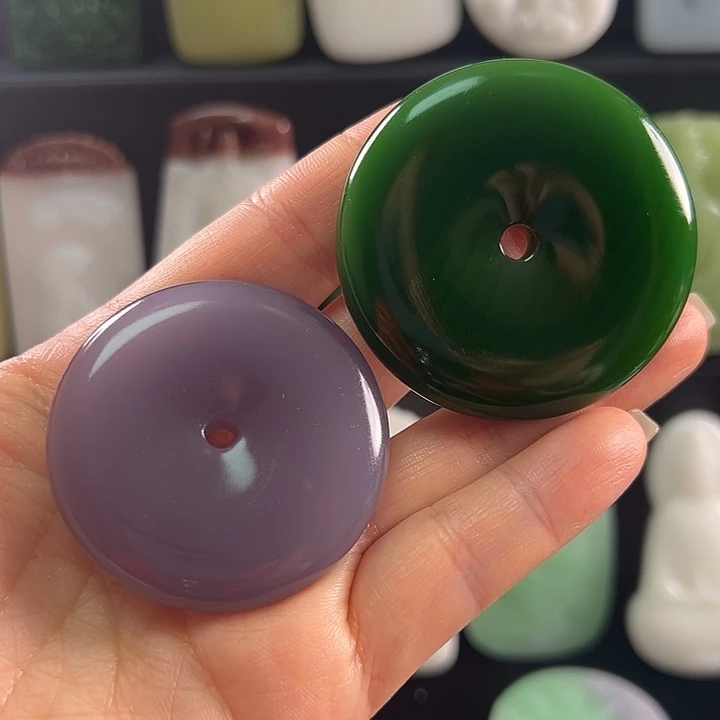 鱼***儿和田玉未镶嵌颈饰