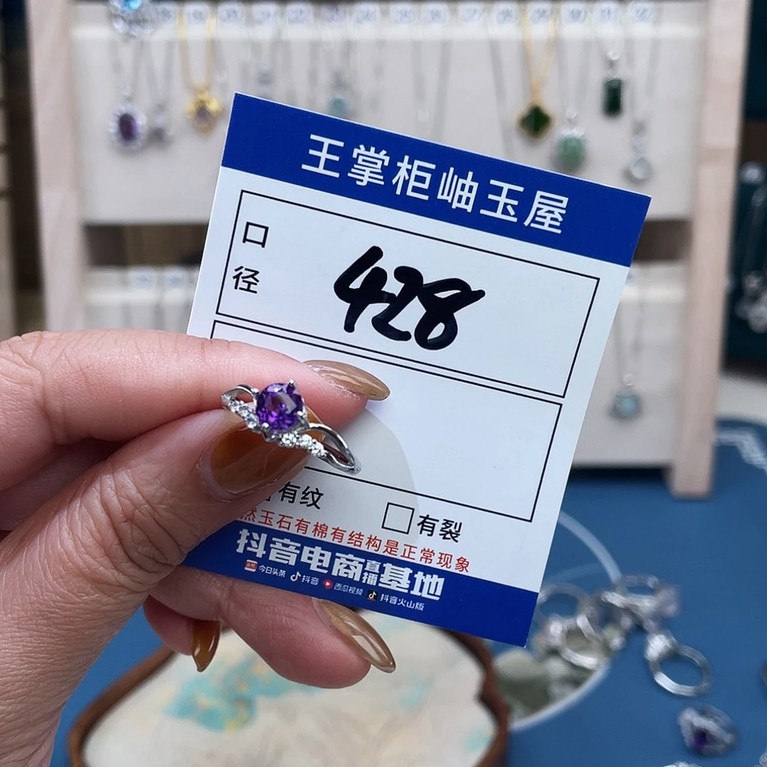水晶合金颈饰多样性