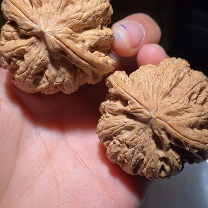 繁***界文玩核桃吊坠黄尖瑕疵大粗筋