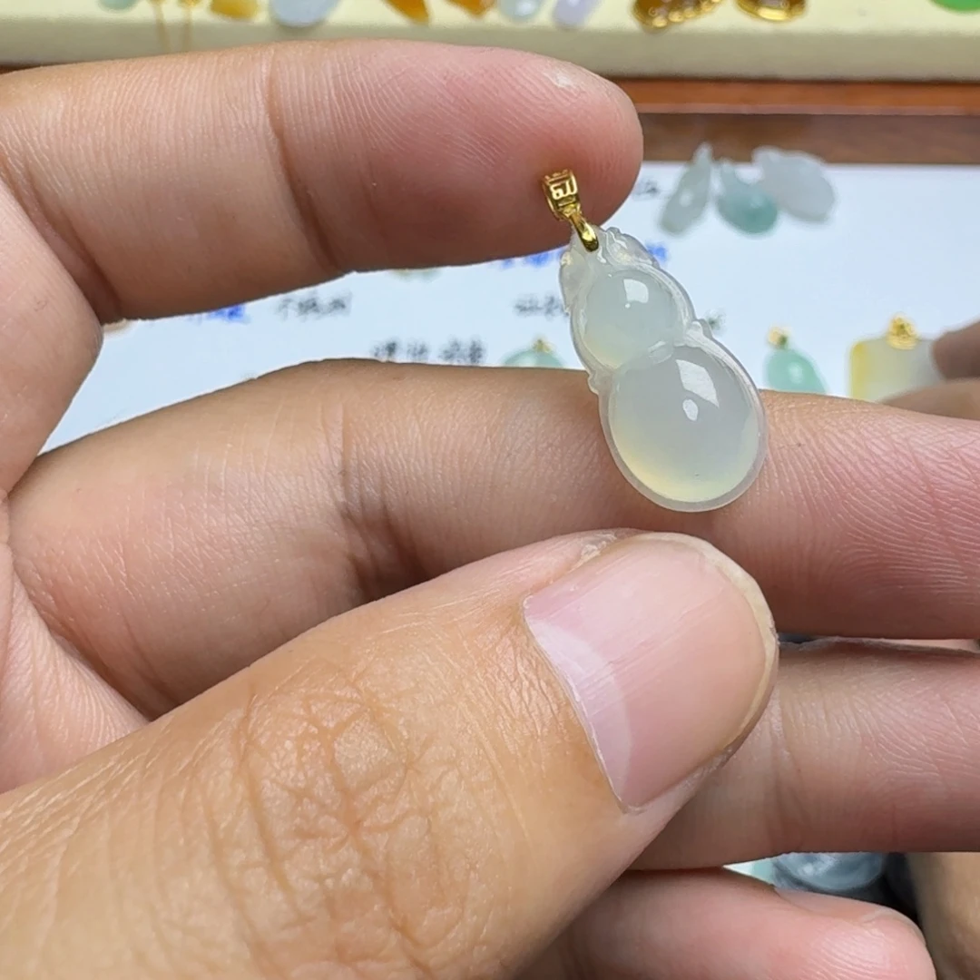 翡翠18K金镶嵌颈饰小葫芦