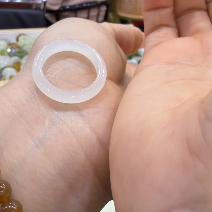 P***天和田玉未镶嵌手链