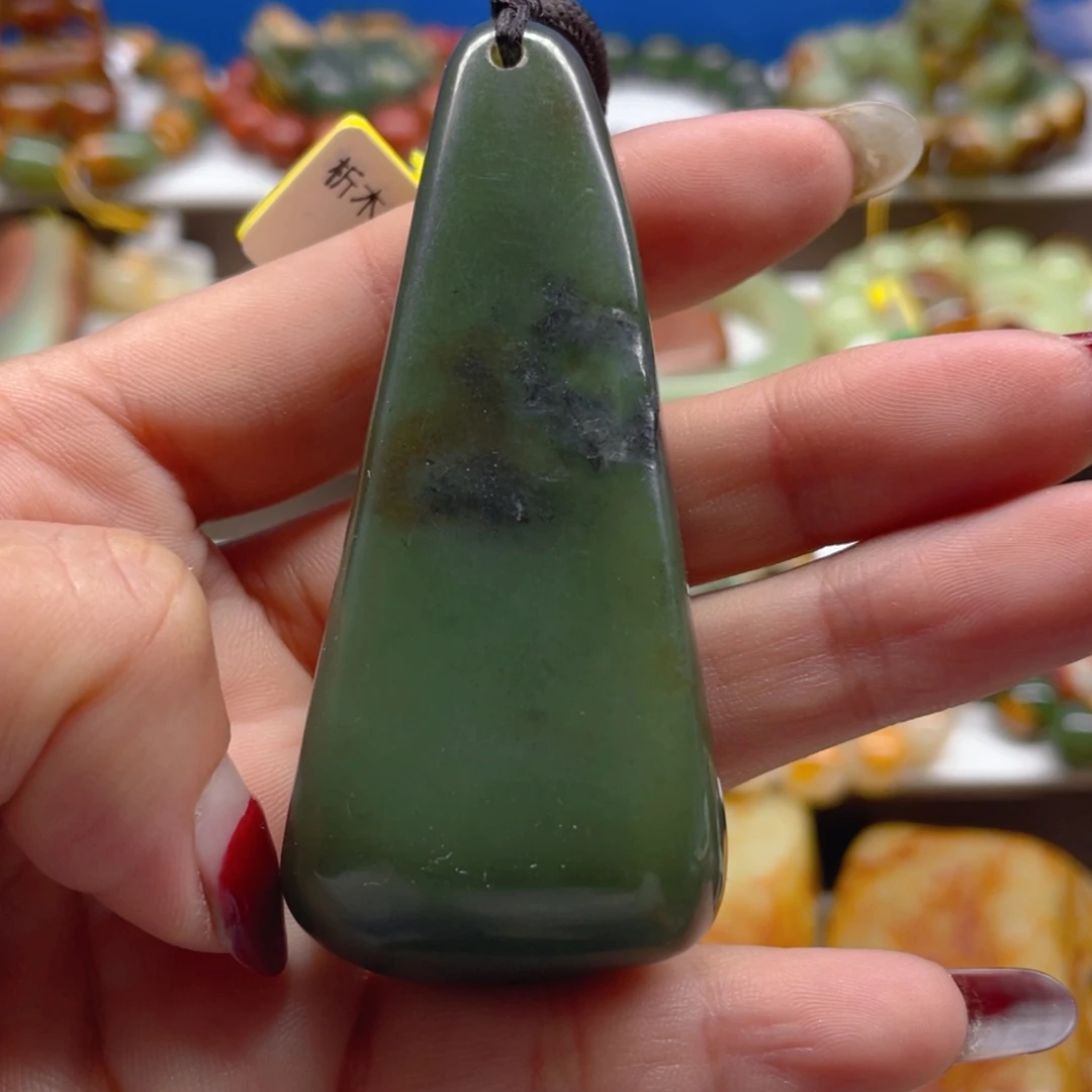 透闪石质玉未镶嵌把件