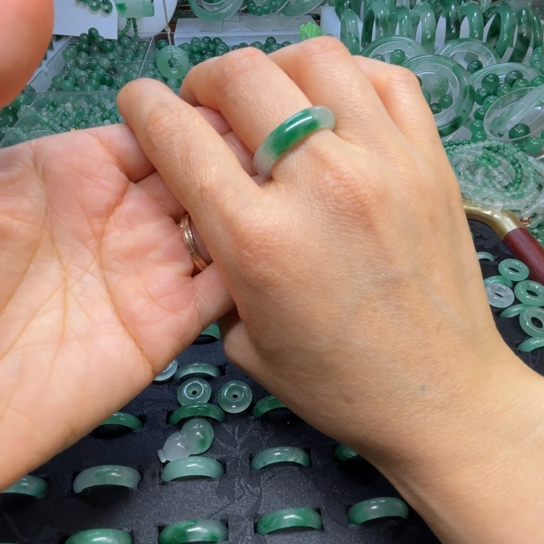 石英质玉（非洲翠）未镶嵌散珠戒指圈口18