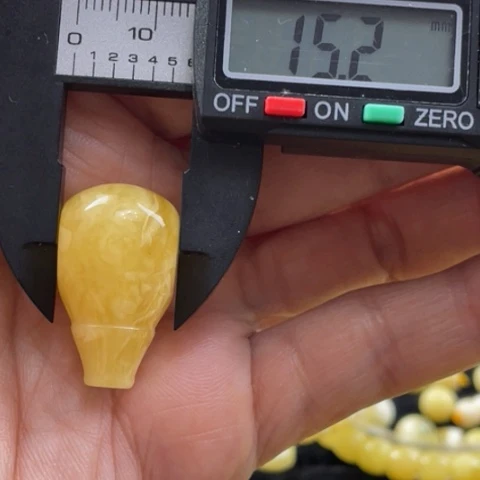 【闪购商品】未镶嵌蜜蜡裸石68杂