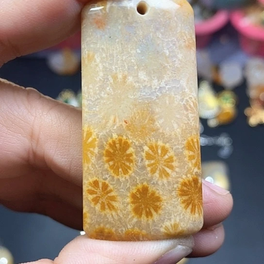 玛瑙/玉髓吊坠未镶嵌婉****）珊瑚玉