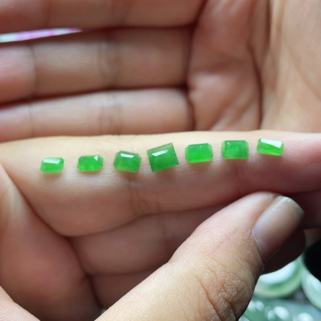 未镶嵌挂件翡翠  翡翠