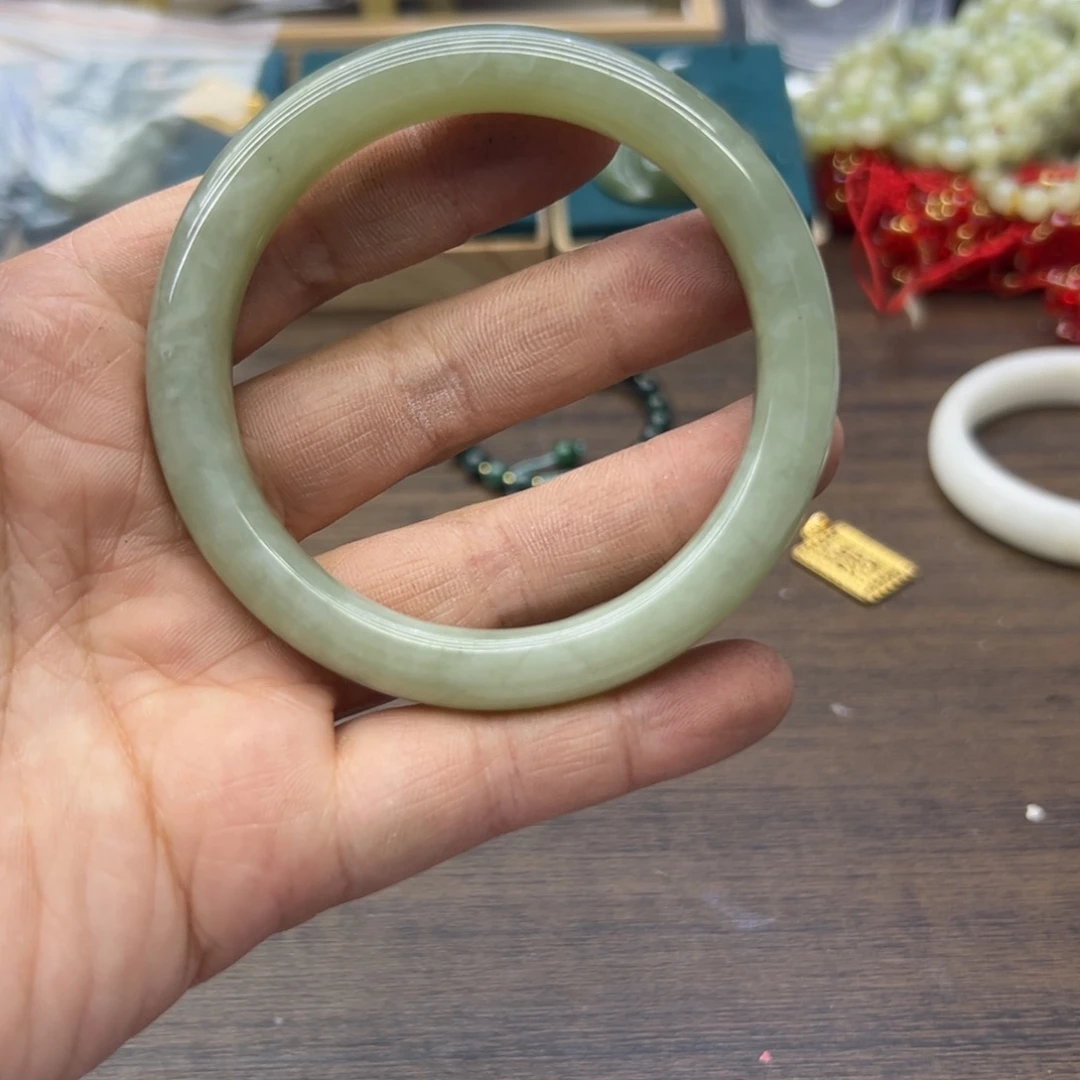 和田玉未镶嵌手镯58.7圈围1357瑕