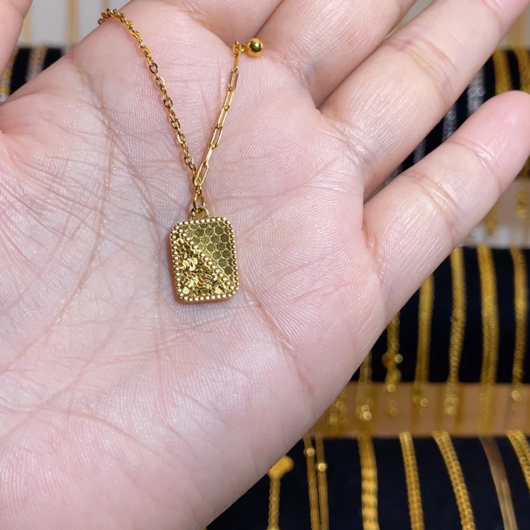 一***天露———一一套链无事牌