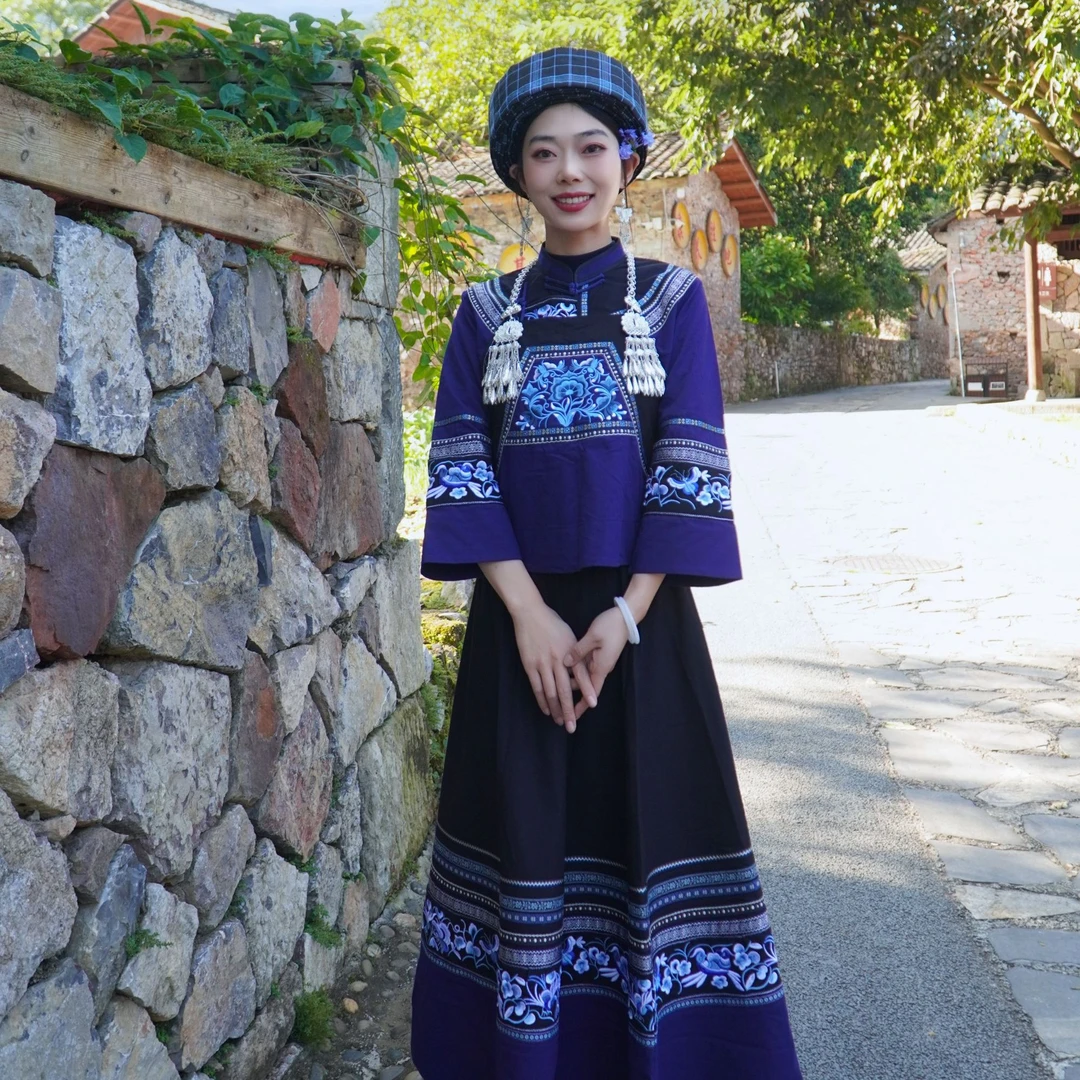 【云见布依】贵州少数民族布依族壮族小立领大裙摆藏蓝色刺绣日常