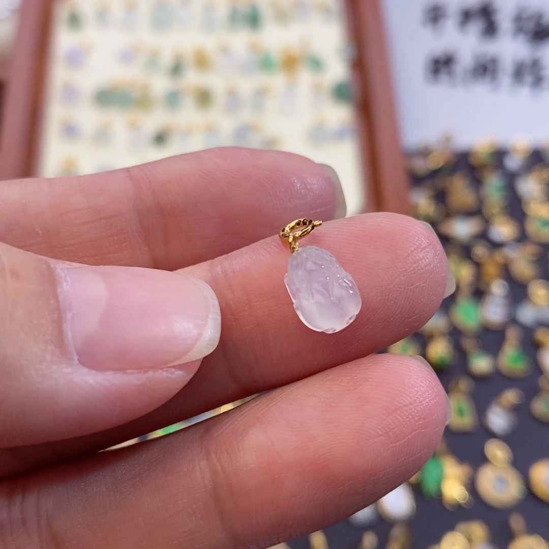 颈饰18K金镶嵌翡翠