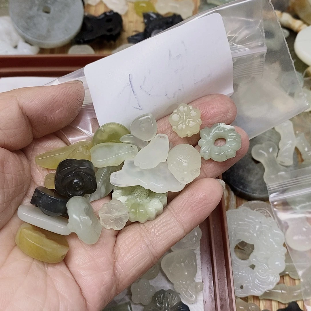 蛇纹石玉未镶嵌吊坠(不含链)c****晶5