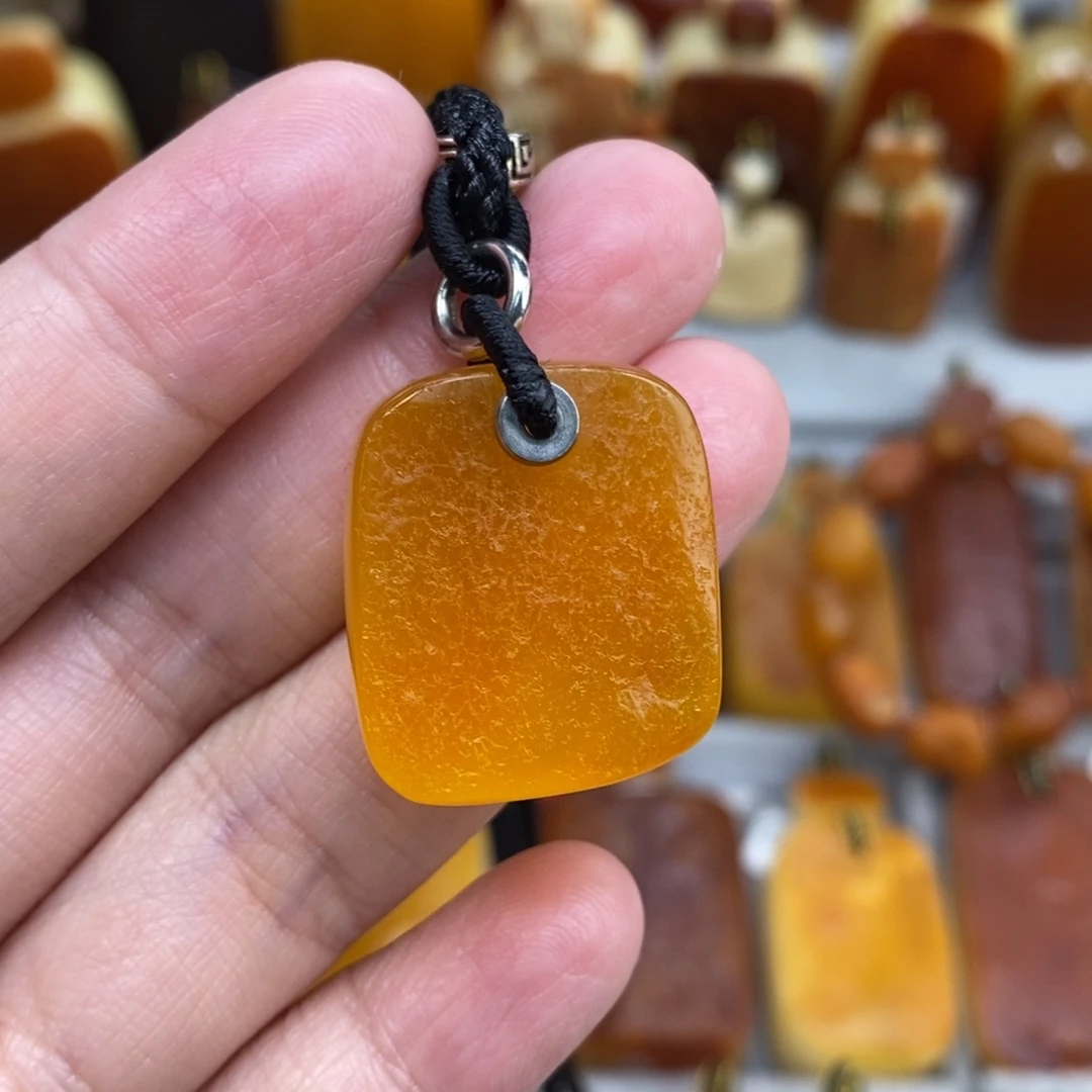 蜜蜡未镶嵌珠宝奇石