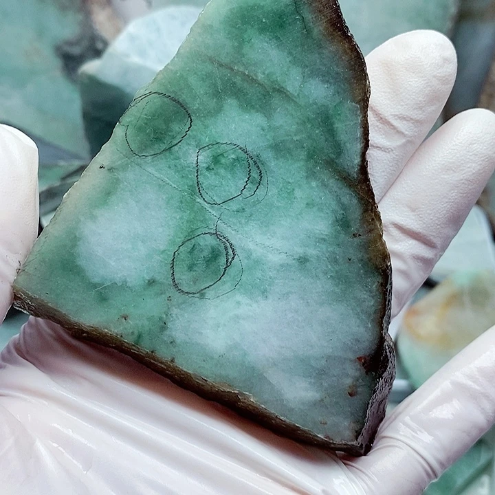 翡翠颈饰未镶嵌缅甸翡翠A货边角