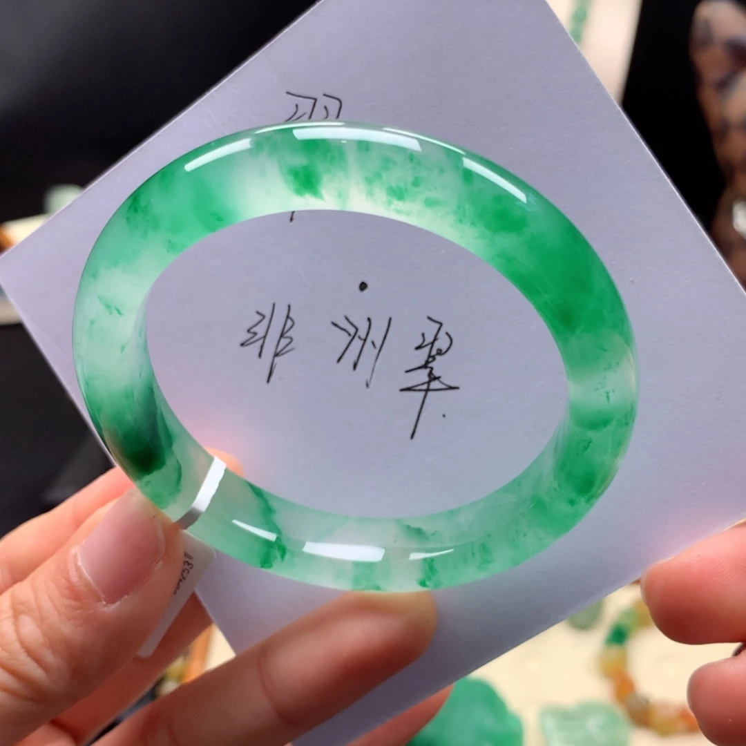【闪购商品】未镶嵌手镯石英质玉