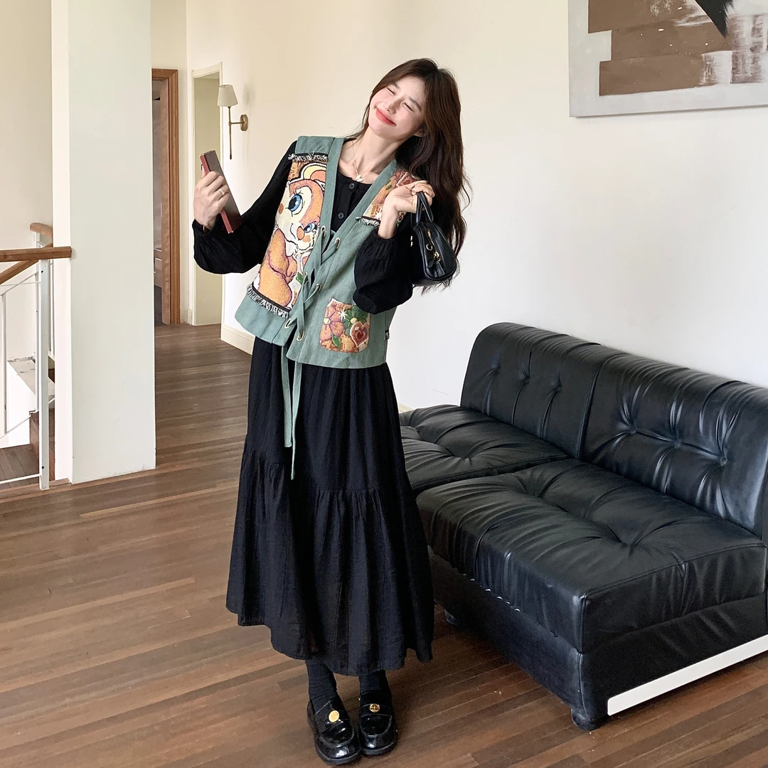 可爱减龄卡通印花马甲套装裙女2025早秋新款黑色长袖连衣裙两件套