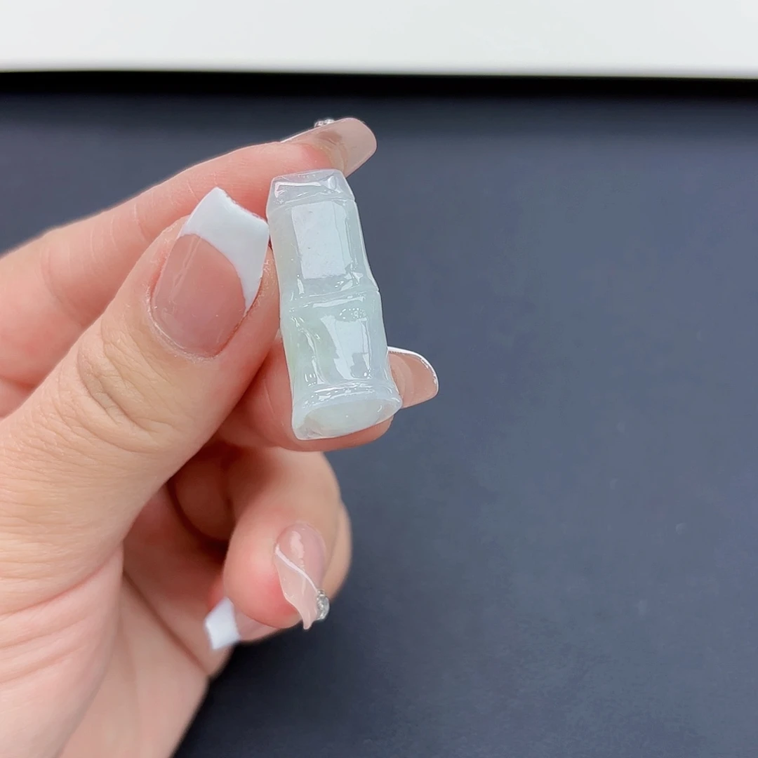 翡翠颈饰未镶嵌竹节吊坠