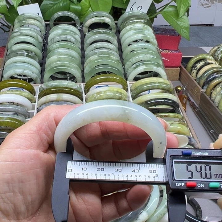 蛇纹石玉未镶嵌手镯61