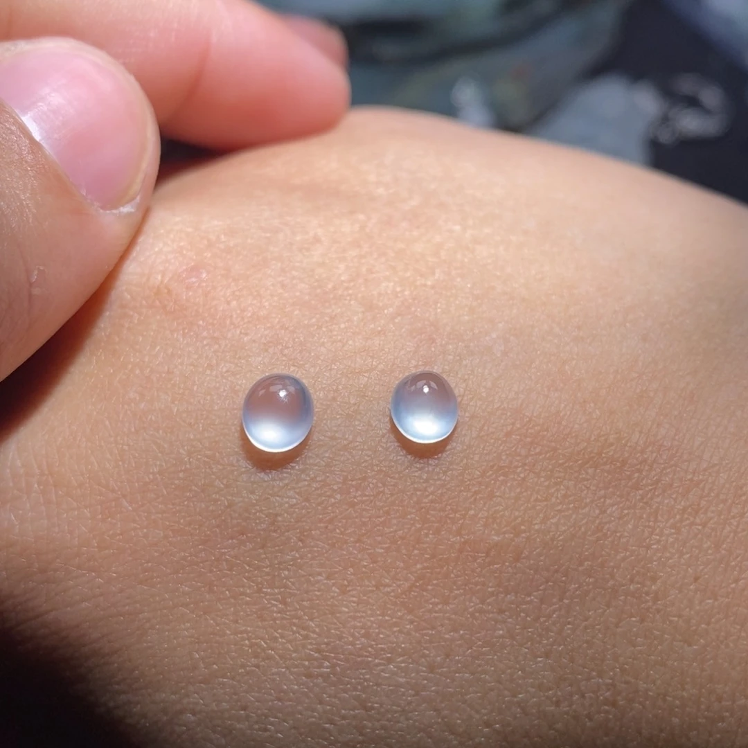 翡翠颈饰未镶嵌一对蛋面