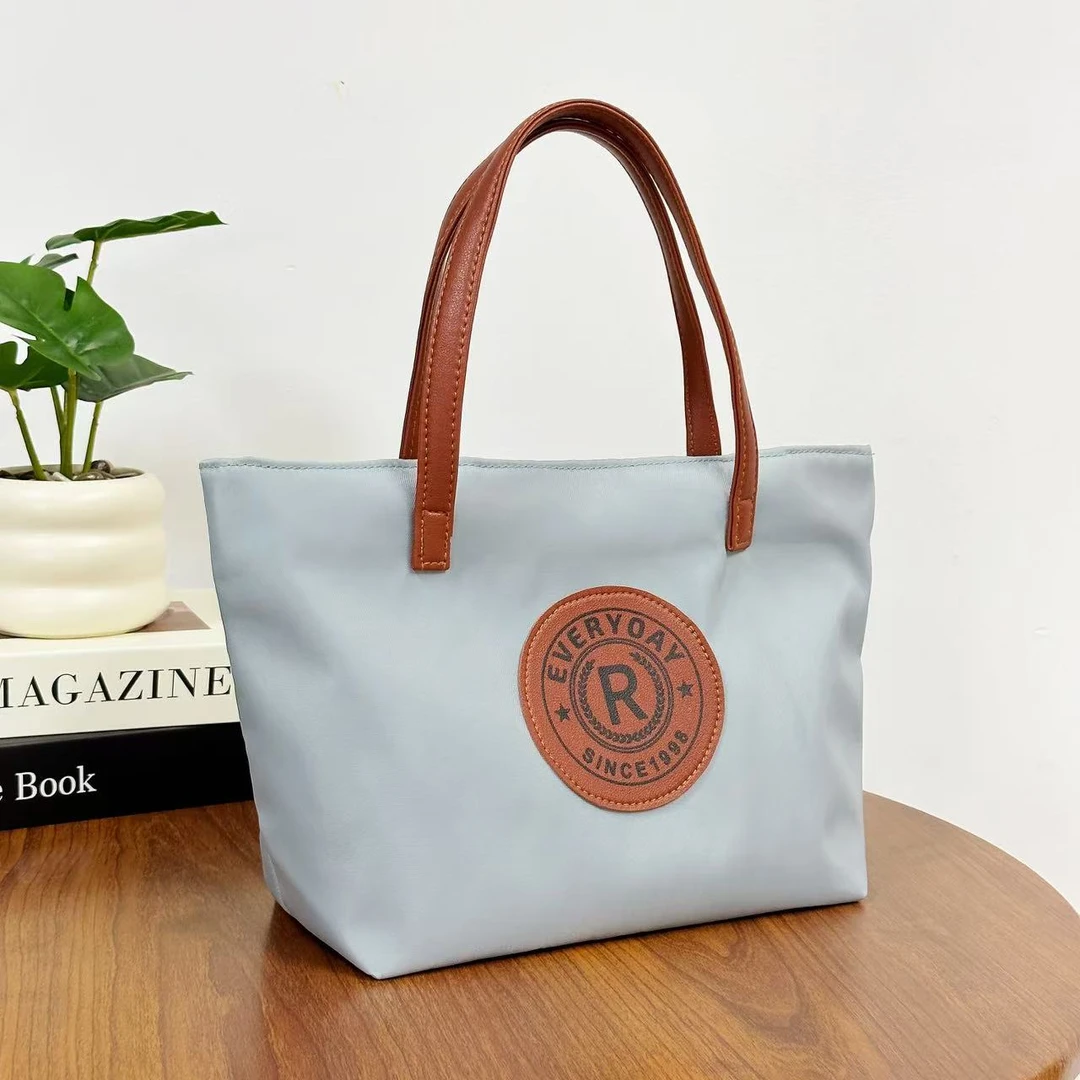 夏季新款简约防水手提包休闲时尚单肩包百搭便携包大容量通勤女包