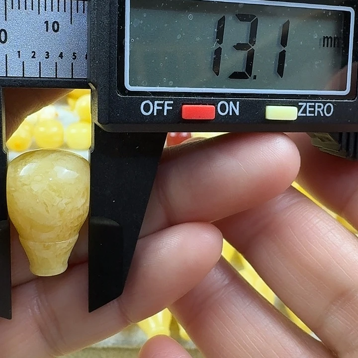 植物珀未镶嵌裸石60。杂