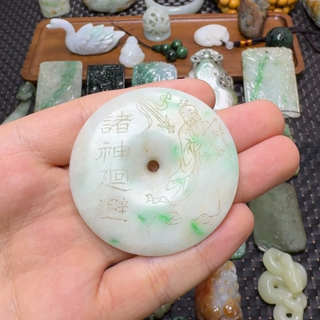 宜***业翡翠未镶嵌颈饰翡翠颈饰未镶嵌