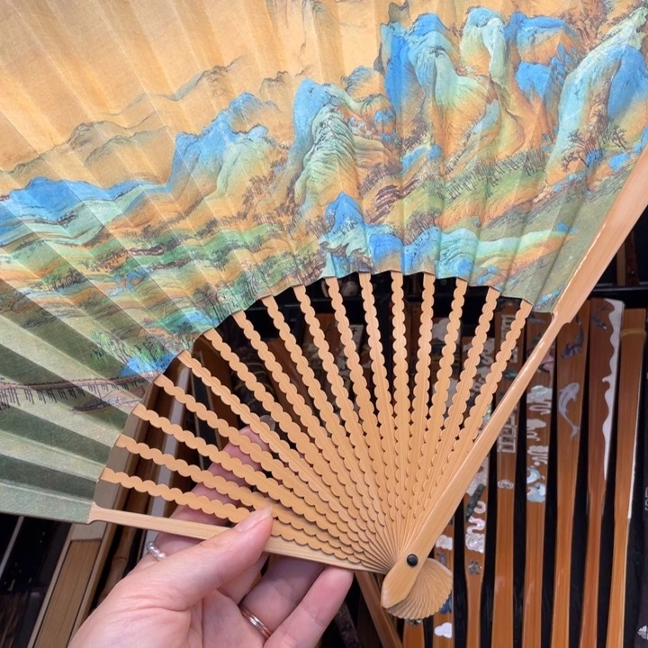 扇子图图我哦我我默默哦哦哦