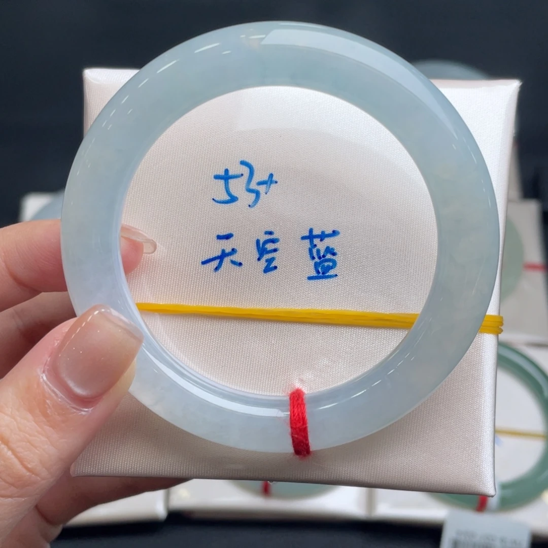 翡翠手镯未镶嵌翡翠手镯