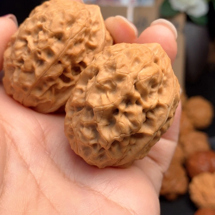 桃核把件?****彩文玩核桃