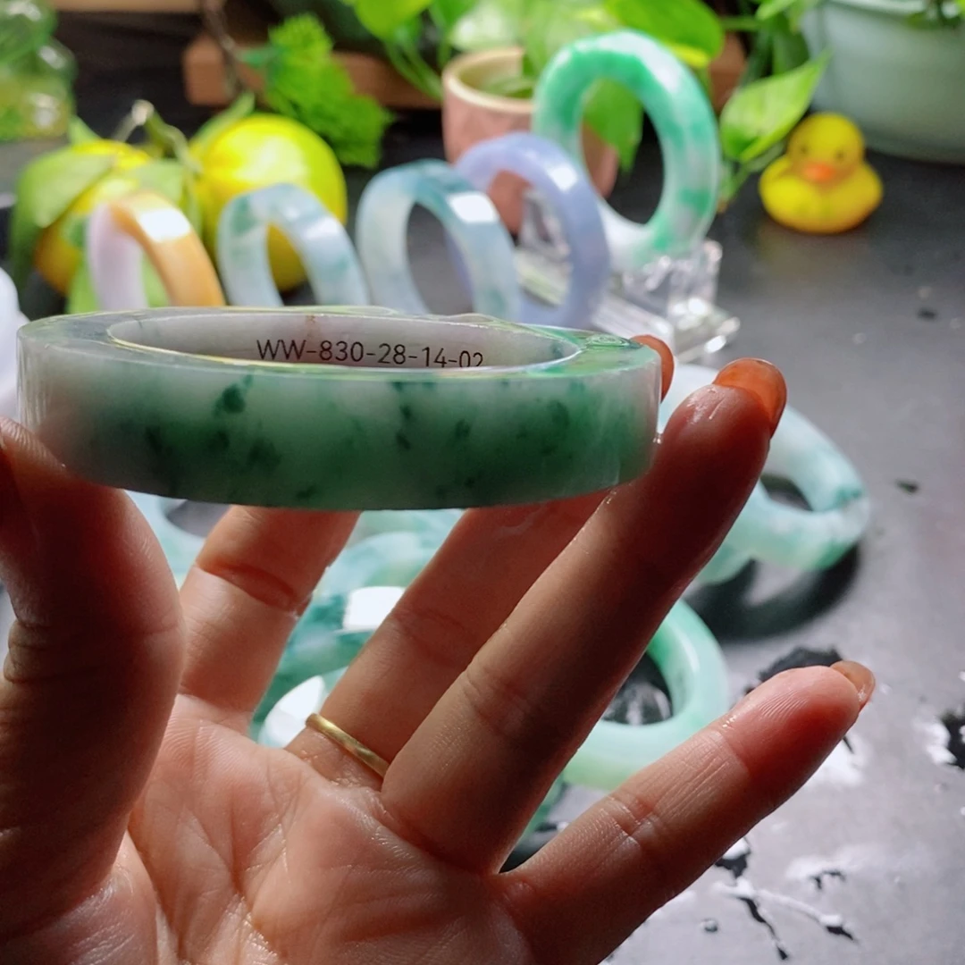就***1定制翡翠未镶嵌手镯