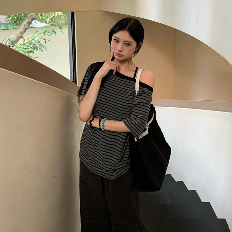 饭饭又饿了【随意舒适感】复古条纹斜肩T恤