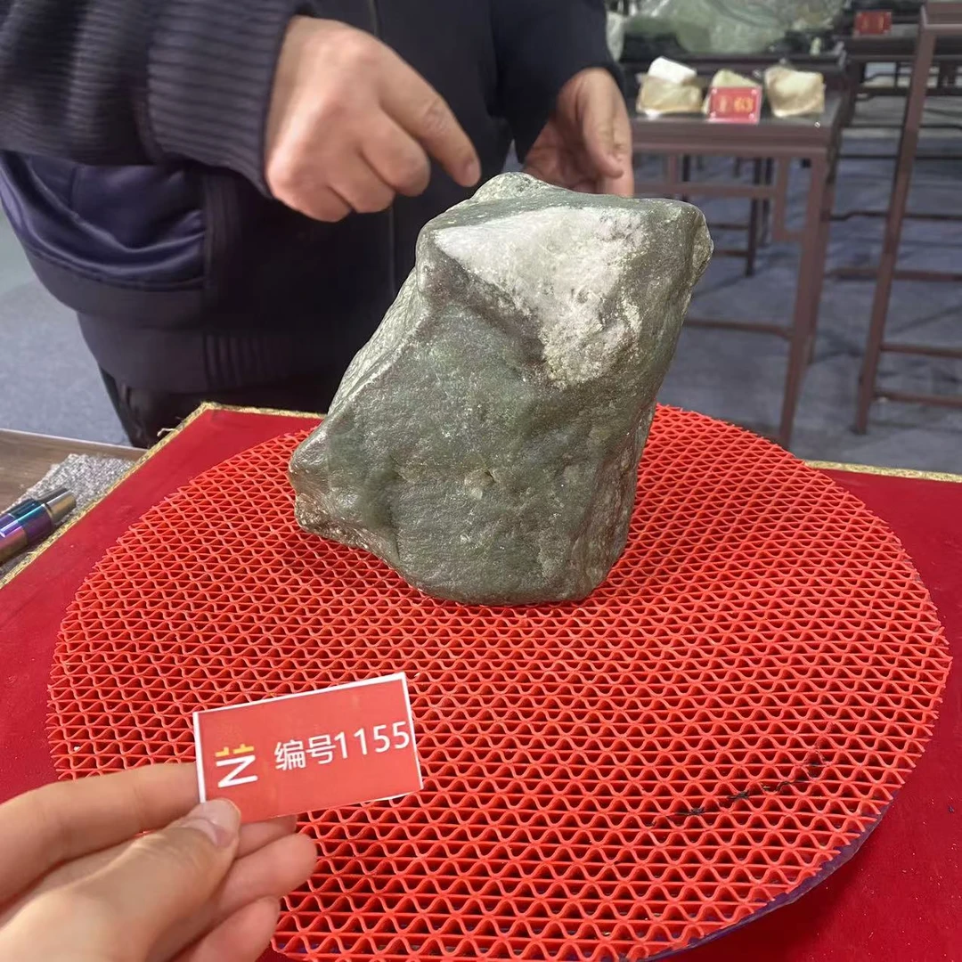 新疆玉料原石发一件编号1155