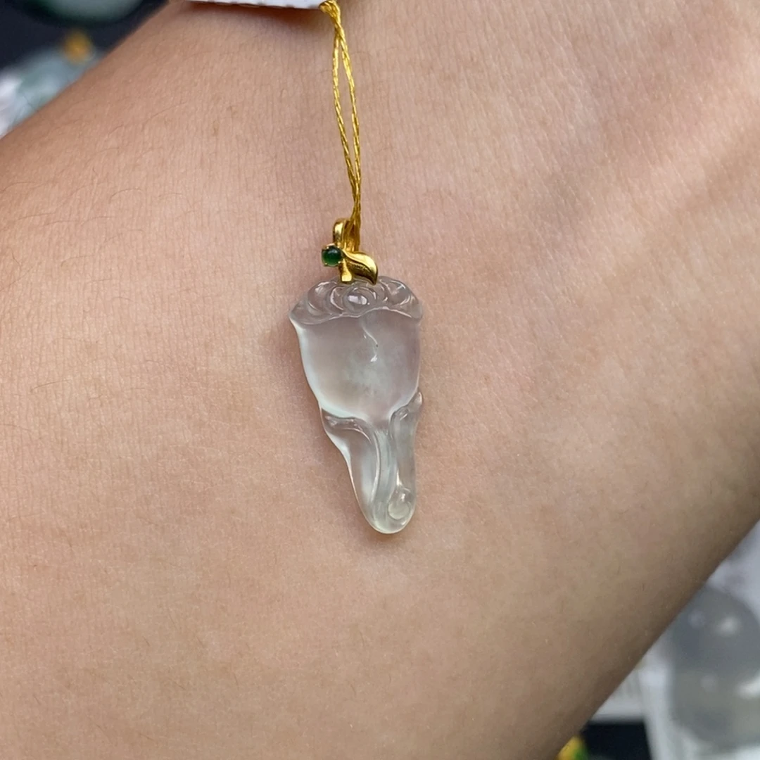 翡翠18K金镶嵌颈饰玫瑰花