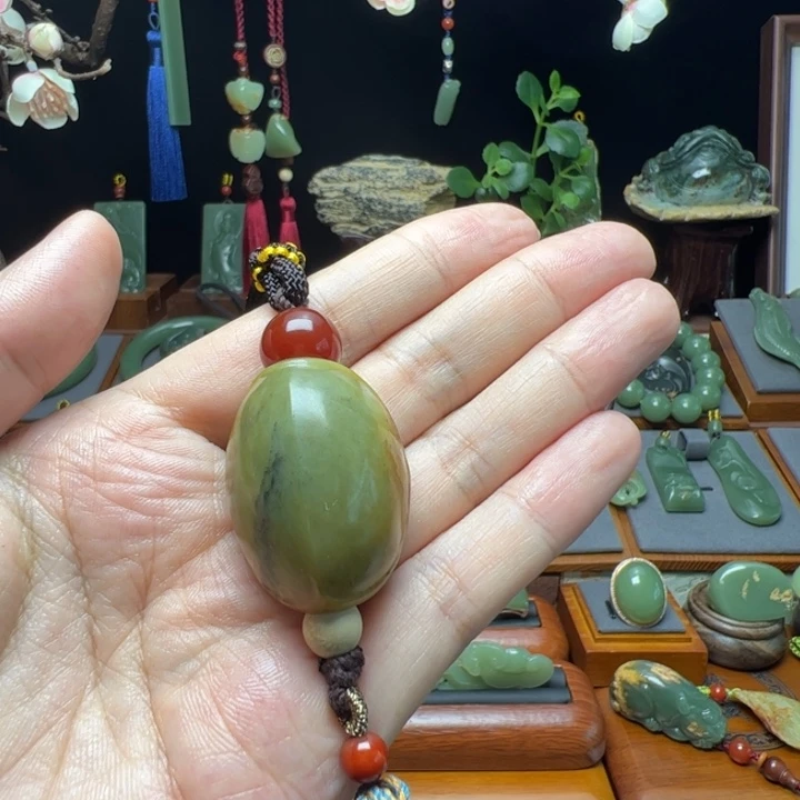 怒***狮岫岩河磨玉（透闪石质玉）未镶嵌挂件