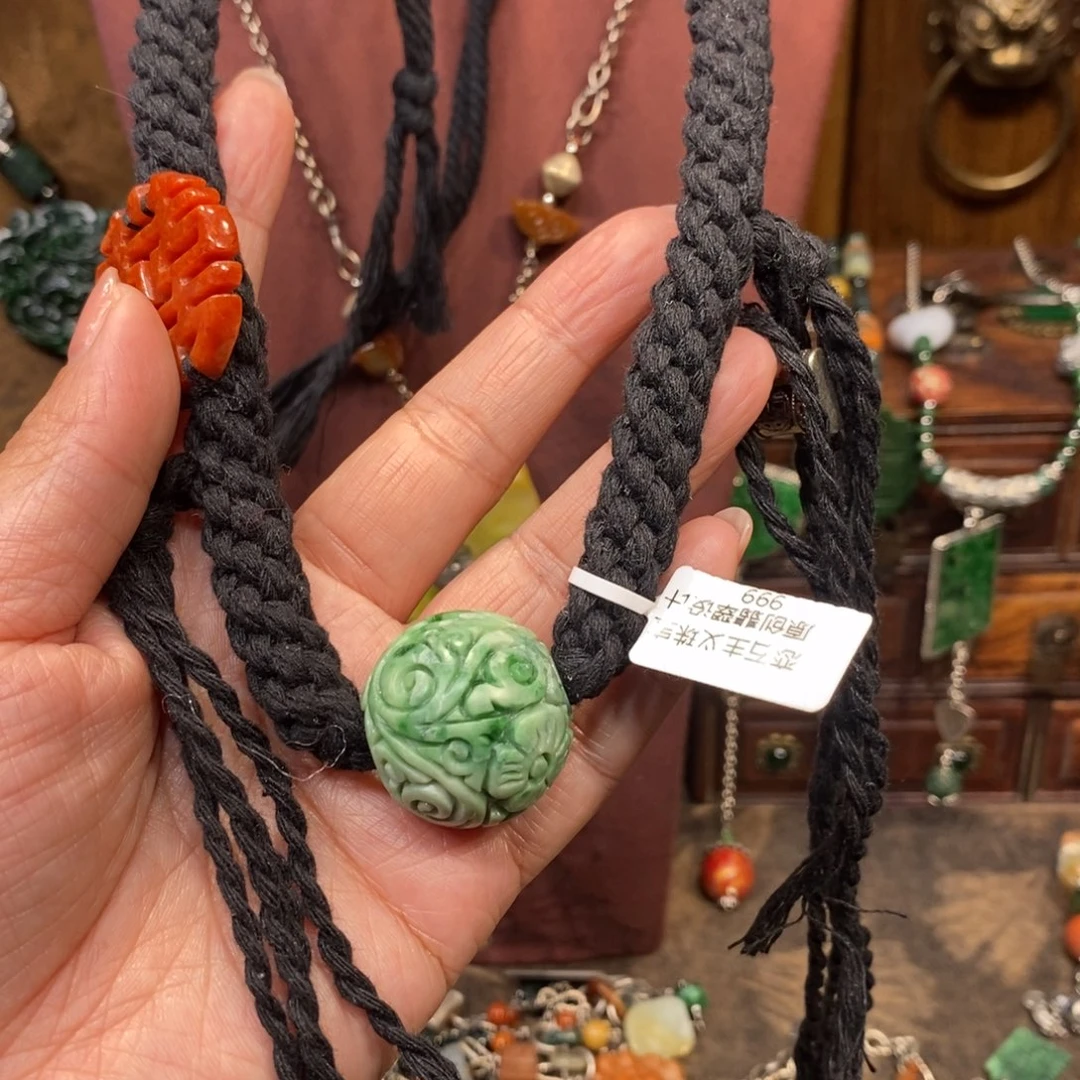 翡翠吊坠(赠链)未镶嵌