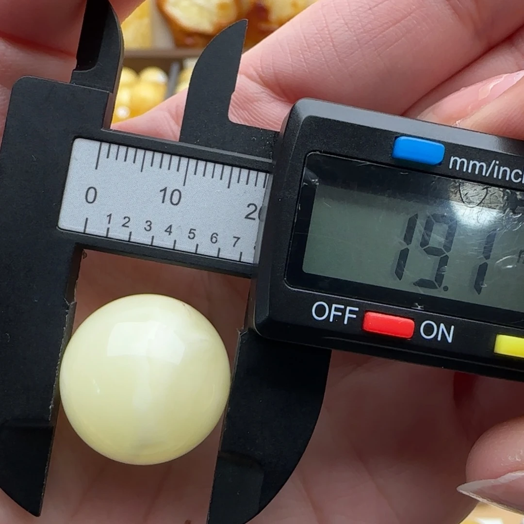 蜜蜡未镶嵌裸石微瑕浓蜡白花珠子